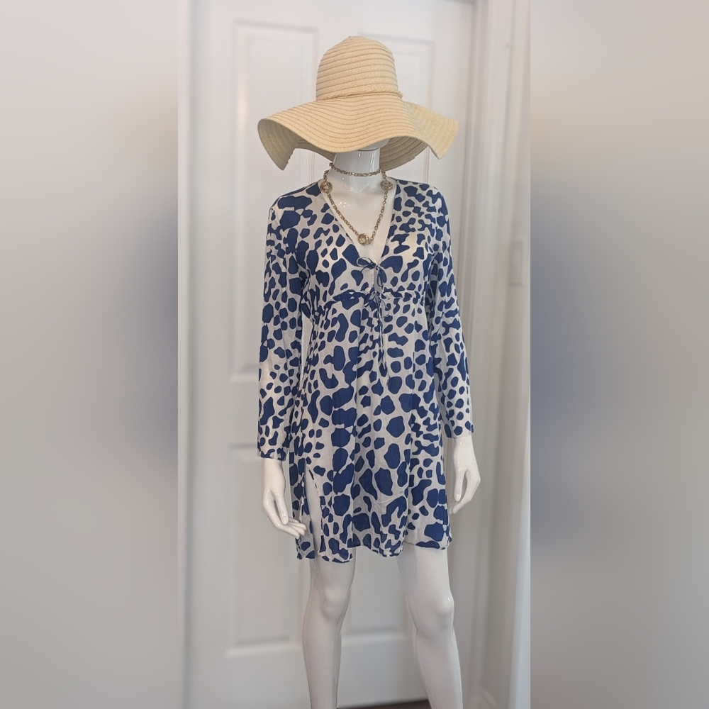 Echo Blue and White Long Sleeve Tee/Cover-up, Size Small